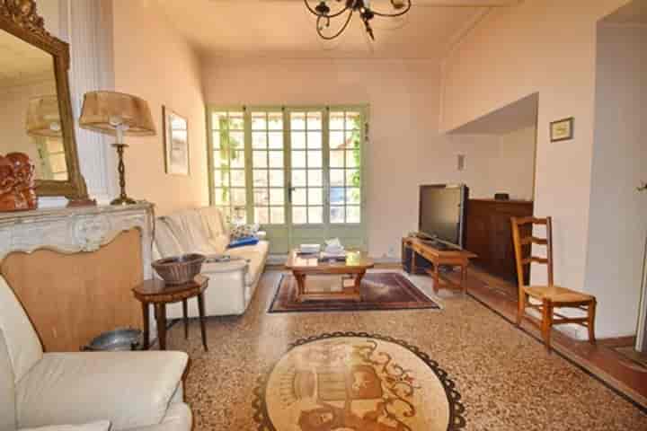 4 bedrooms house for sale in Nezignan-lEveque, France