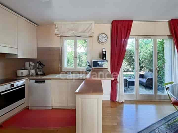 4 bedrooms apartment for sale in Sauverny, France