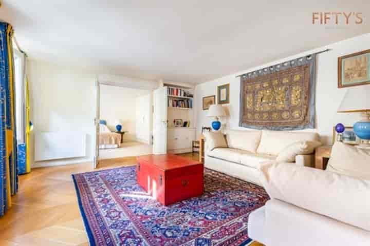 1 bedroom apartment for sale in Paris 8eme, France