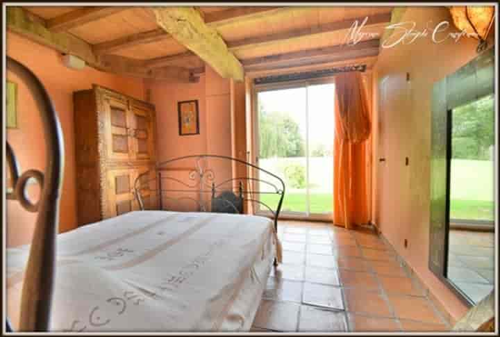 7 bedrooms house for sale in Sainte-Marie-de-Gosse, France