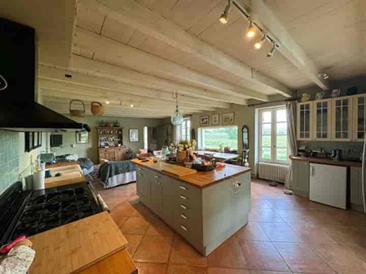 6 bedrooms other for sale in Riocaud, France