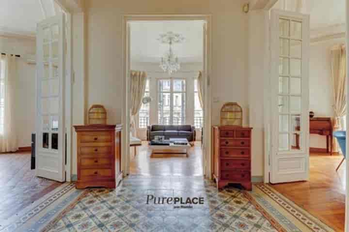 5 bedrooms apartment for sale in Marseille, France