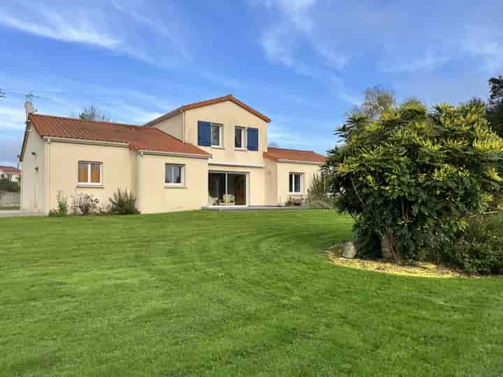 3 bedrooms house for sale in courlay, France