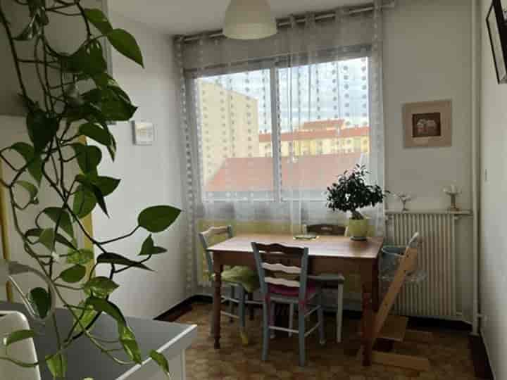 2 bedrooms apartment for sale in Villeurbanne, France