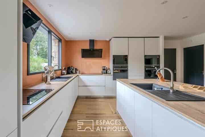 8 bedrooms house for sale in Treillieres, France