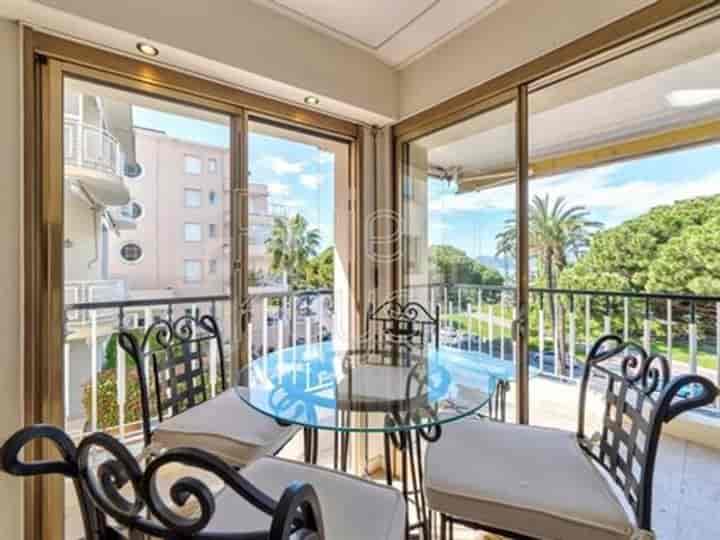 1 bedroom apartment for sale in Cannes, France