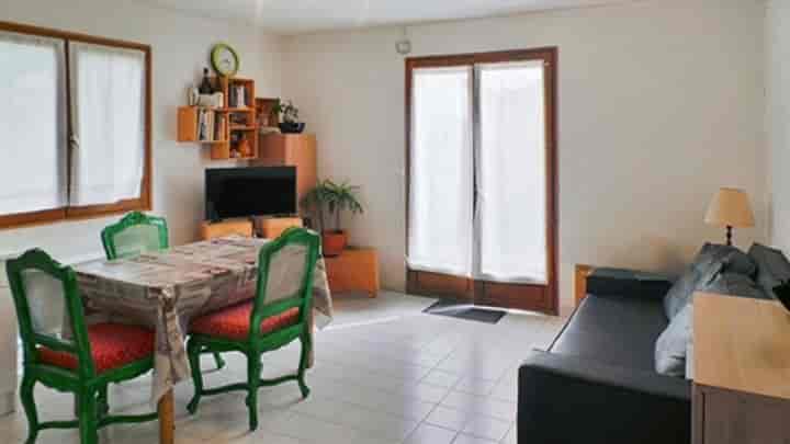 1 bedroom apartment for sale in Viviers-du-Lac, France