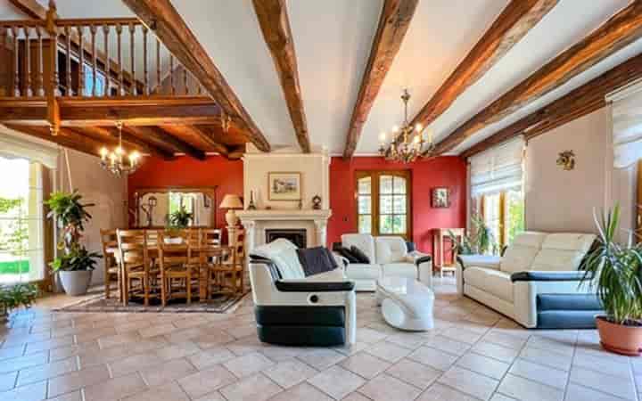 5 bedrooms house for sale in Combeaufontaine, France