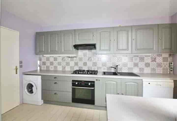 2 bedrooms apartment for sale in Elancourt, France