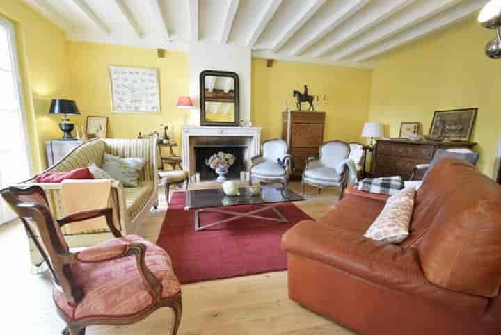 7 bedrooms house for sale in Buxy, France