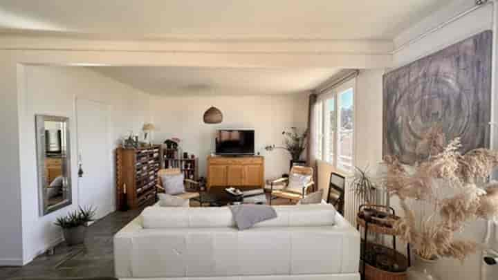 1 bedroom apartment for sale in Orange, France