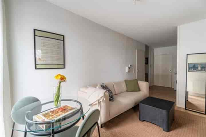 1 bedroom apartment for sale in Cenon, France