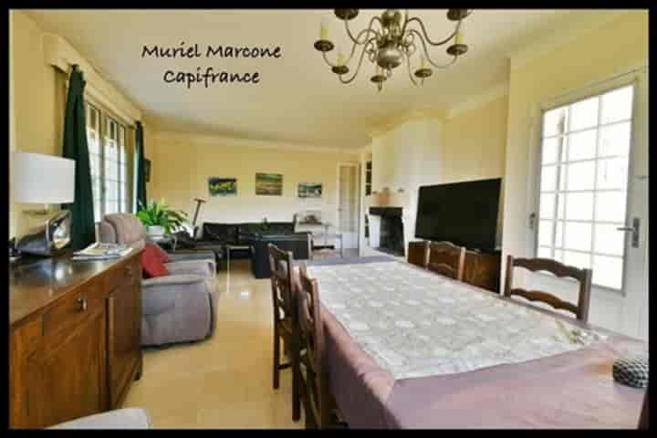 4 bedrooms house for sale in Lourmarin, France