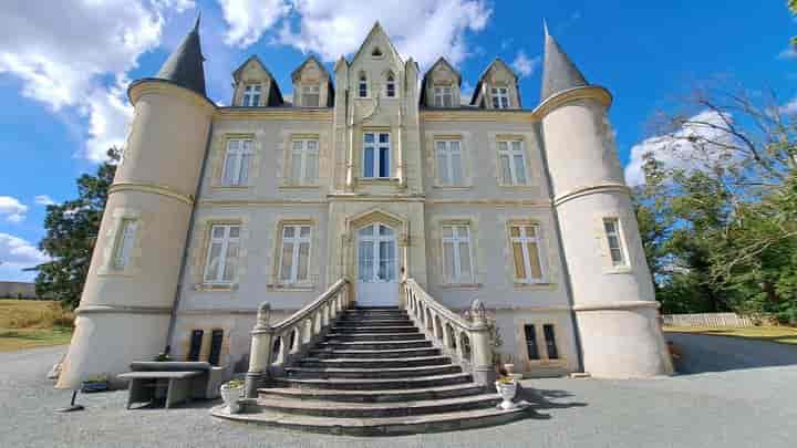 6 bedrooms house for sale in Montlucon, France