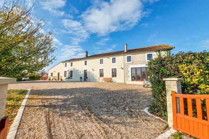 6 bedrooms house for sale in  France