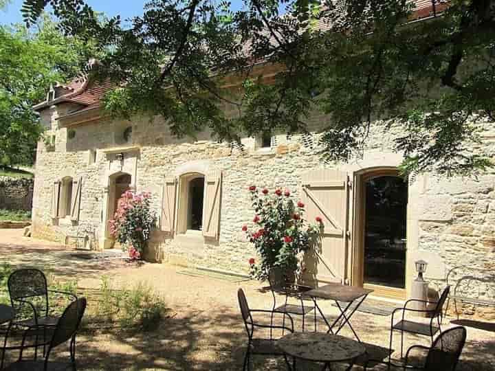 10 bedrooms house for sale in 10 KM OUEST DE FIGEAC, France