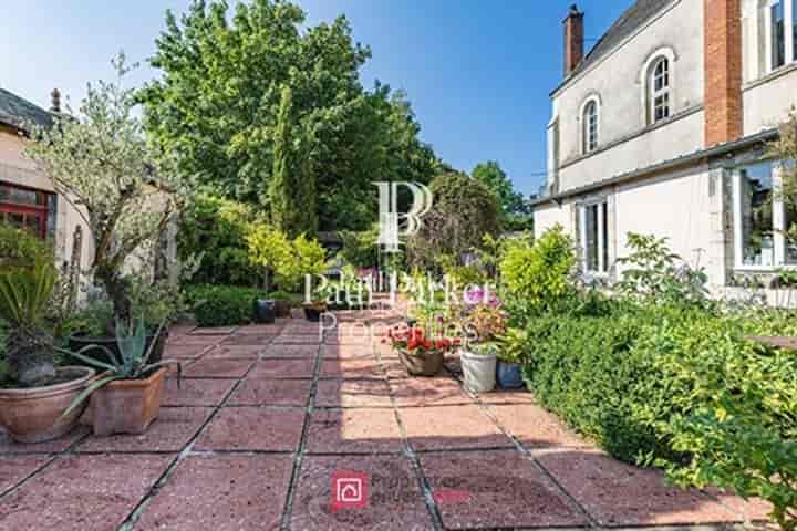 10 bedrooms other for sale in Saint-Symphorien, France