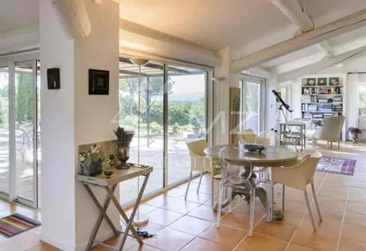 5 bedrooms house for sale in Lourmarin, France