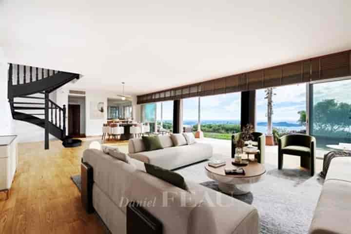 5 bedrooms house for sale in Carqueiranne, France