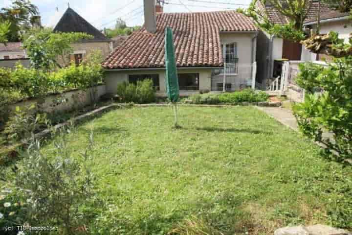 2 bedrooms house for sale in Charroux, France