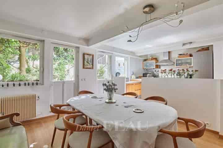 6 bedrooms house for sale in Paris 16eme, France