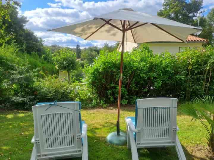 2 bedrooms house for sale in Ecuras, France