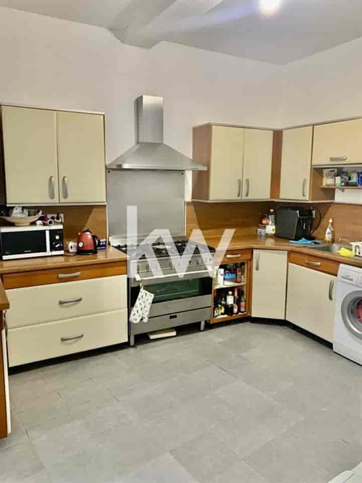 3 bedrooms apartment for sale in Nimes, France