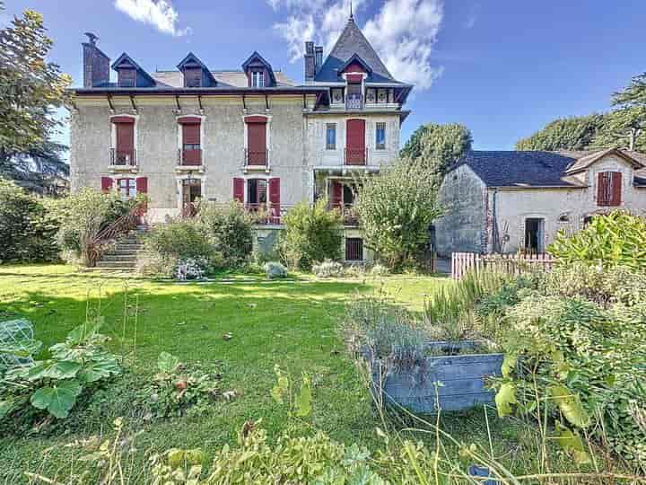 6 bedrooms house for sale in  France