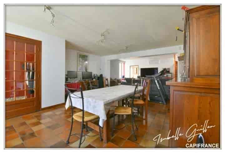 2 bedrooms house for sale in Chateaumeillant, France