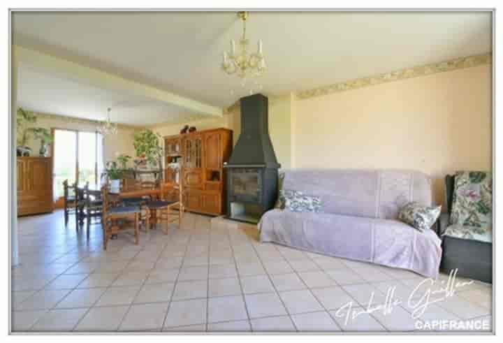 4 bedrooms house for sale in Chateaumeillant, France