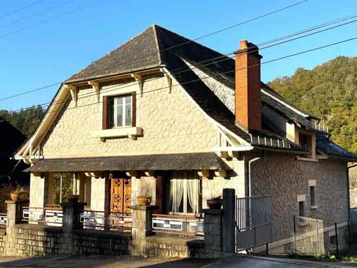 6 bedrooms house for sale in ENTRAYGUES SUR TRUYERE, France