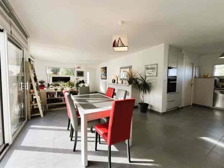 3 bedrooms house for sale in Mahalon, France