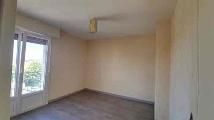 1 bedroom house for sale in Chenove, France