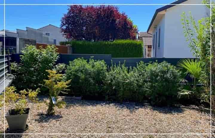2 bedrooms house for sale in Oyonnax, France