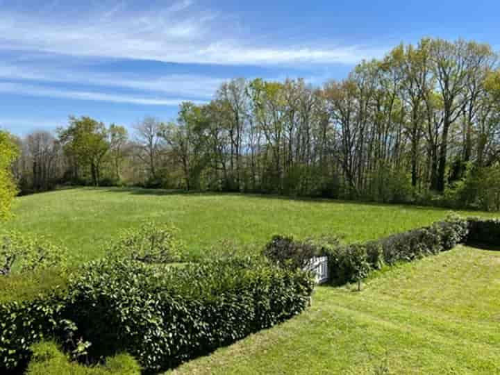 6 bedrooms house for sale in Villeneuve-de-Riviere, France