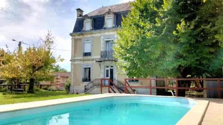 5 bedrooms house for sale in  France