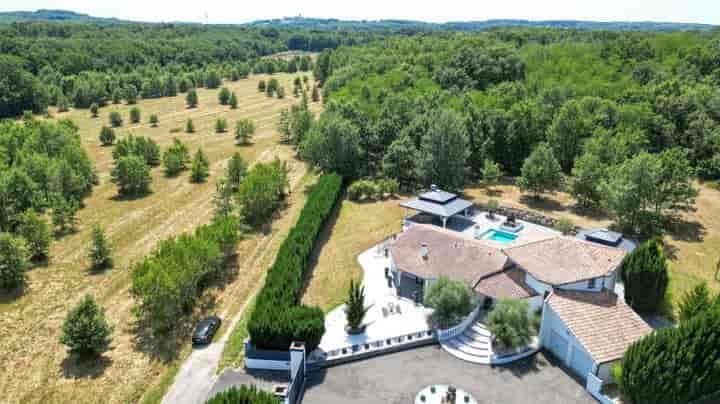 4 bedrooms house for sale in VACQUIERS, France