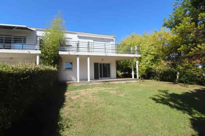 2 bedrooms house for sale in meschers sur gironde, France