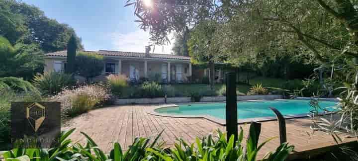 5 bedrooms house for sale in  France