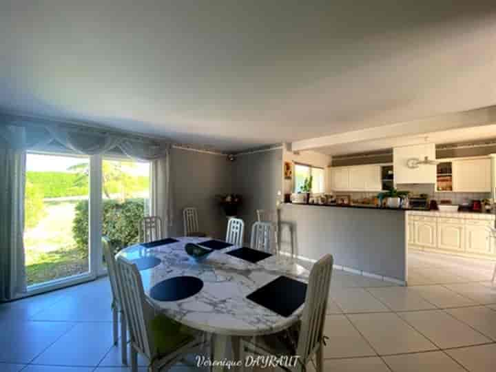 5 bedrooms house for sale in Laroque-Timbaut, France