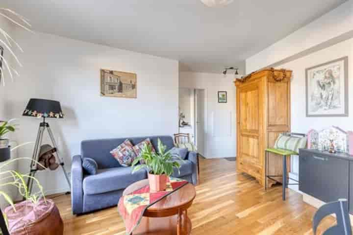 2 bedrooms apartment for sale in Vanves, France