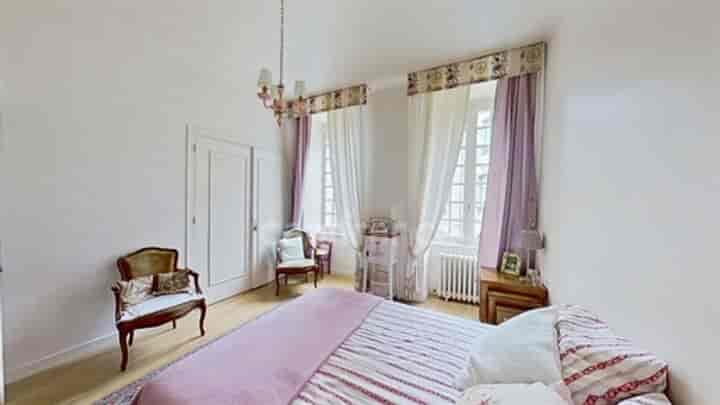 5 bedrooms house for sale in Moncontour, France