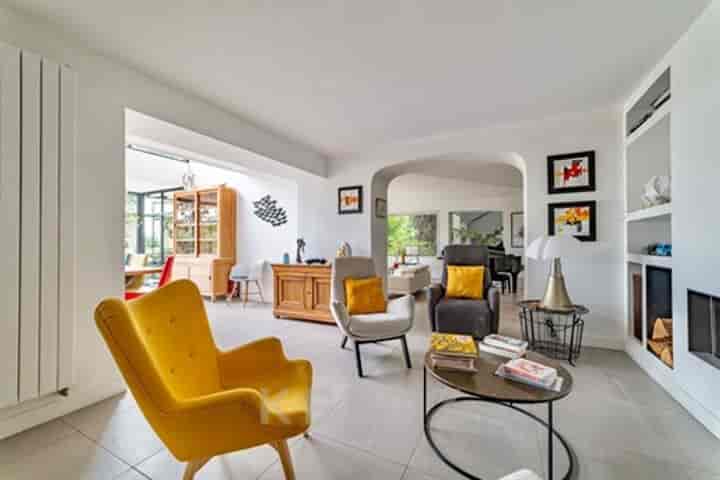 8 bedrooms house for sale in Bourg-Saint-Andeol, France