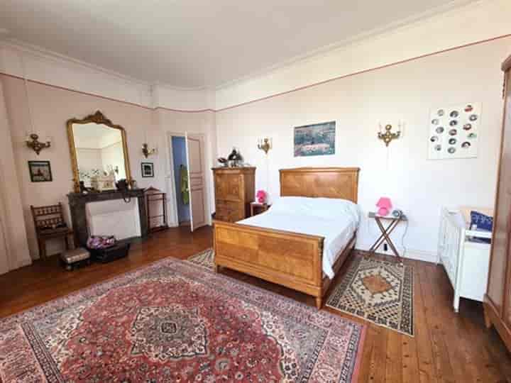 6 bedrooms house for sale in La Chapelle-Heulin, France