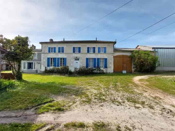 7 bedrooms house for sale in  France