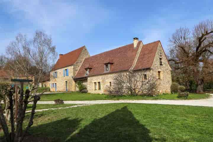 9 bedrooms house for sale in Sarlat-la-Caneda, France