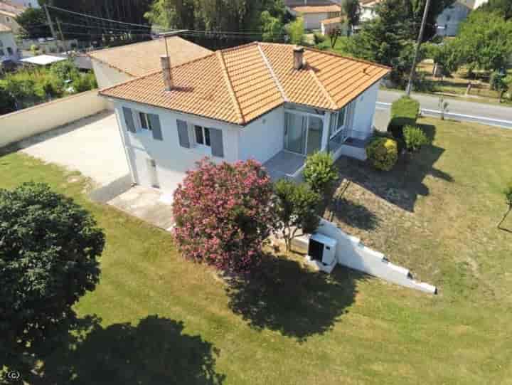 3 bedrooms house for sale in Aigre, France