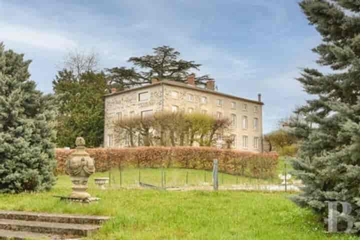 8 bedrooms house for sale in Billom, France