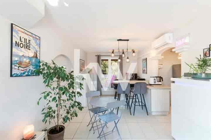 1 bedroom apartment for sale in Saint-Raphael, France