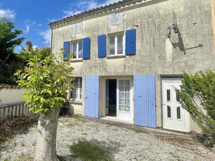 2 bedrooms house for sale in SAINT PIERRE DE LILE, France